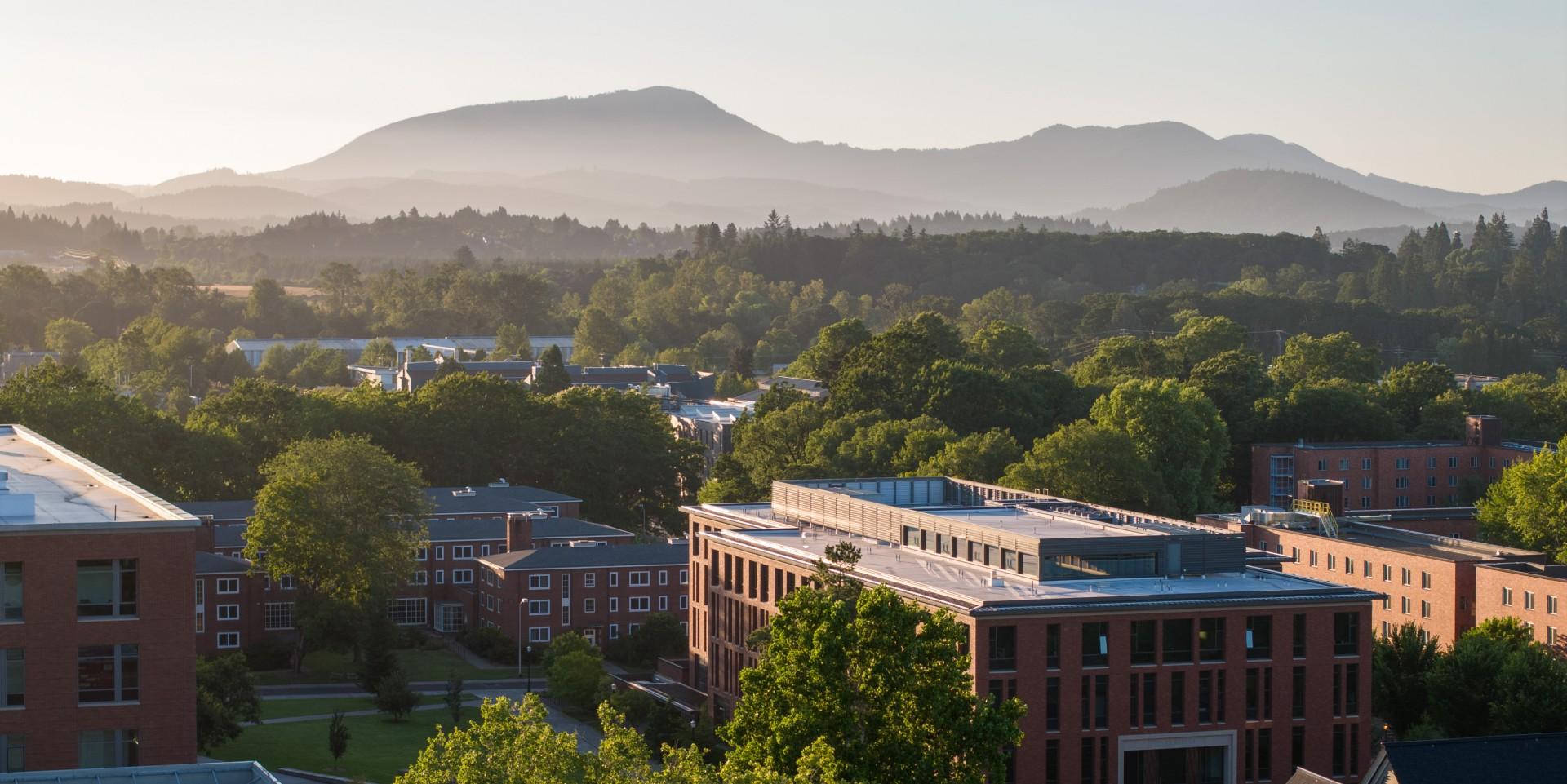 Aerial view looking west over the 科瓦利斯 campus towards Mary's Peak